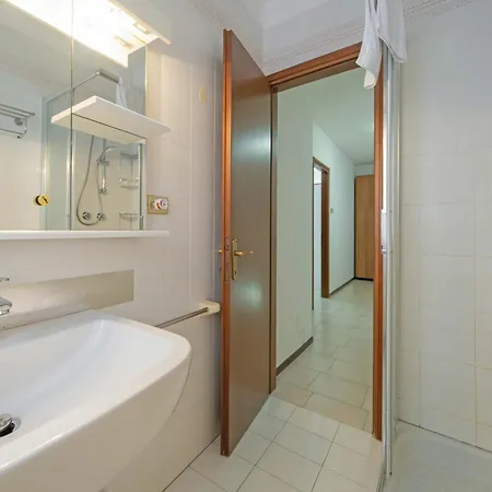 Casa Ruby Geraeumige Mit Pool Apartment *