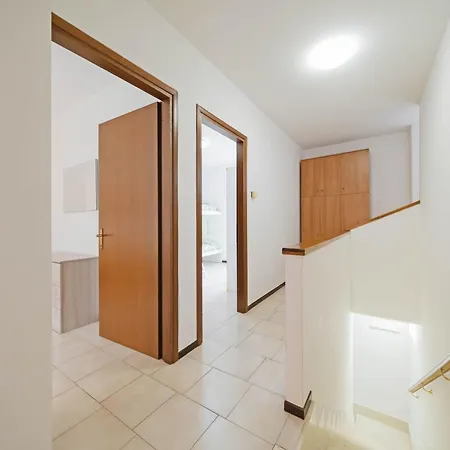Casa Ruby Geraeumige Mit Pool