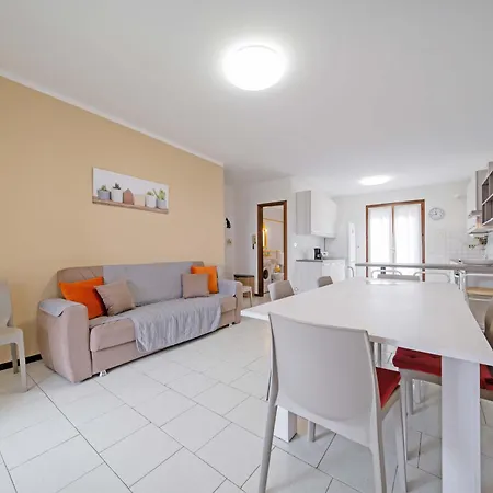 Casa Ruby Geraeumige Mit Pool *
