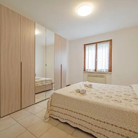 Casa Ruby Geraeumige Mit Pool Pacengo Di Lazise